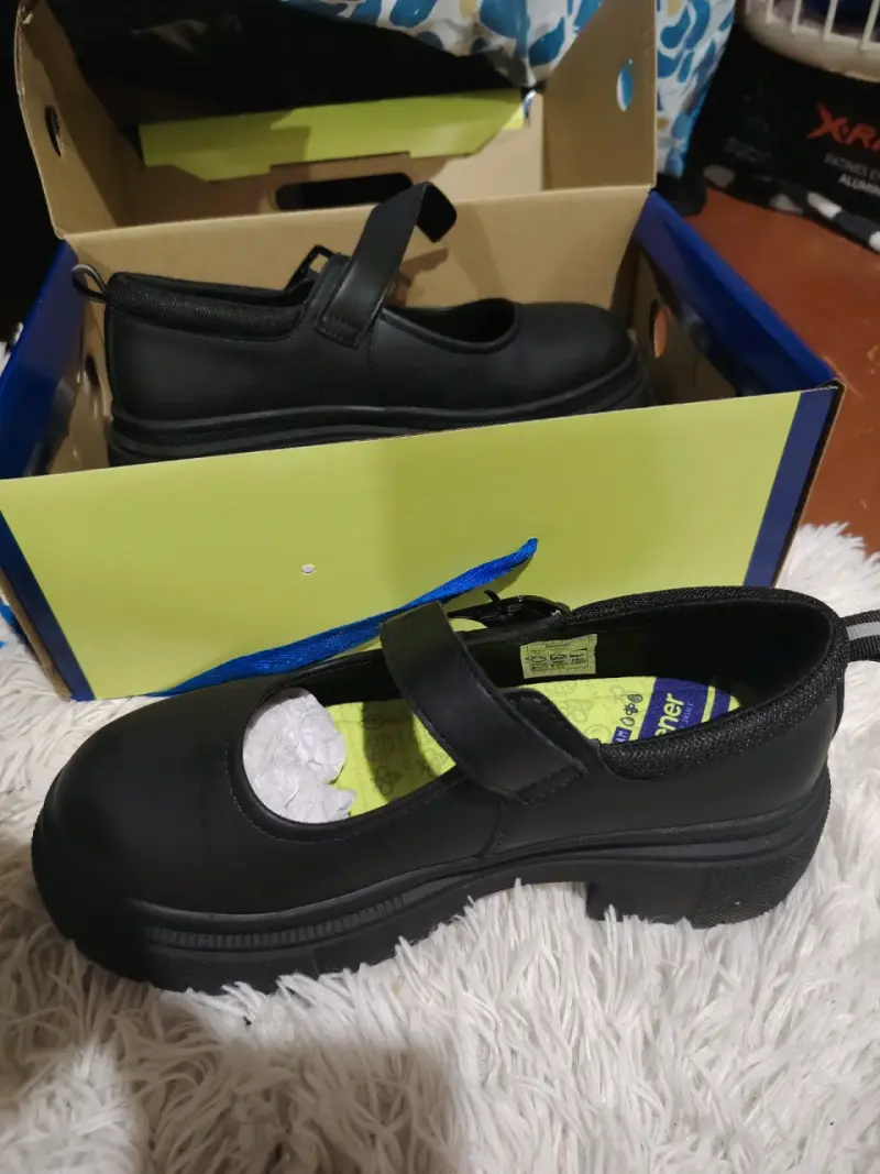 Zapatos escolares negros con correa ajustable - 1