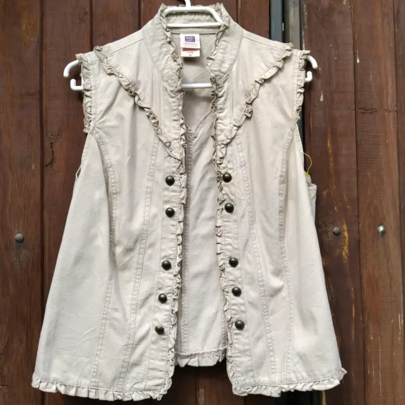 Chaqueta estilo militar con botones decorativos - 4