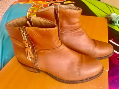 Botines de cuero marrón con cierre lateral - miniatura 2
