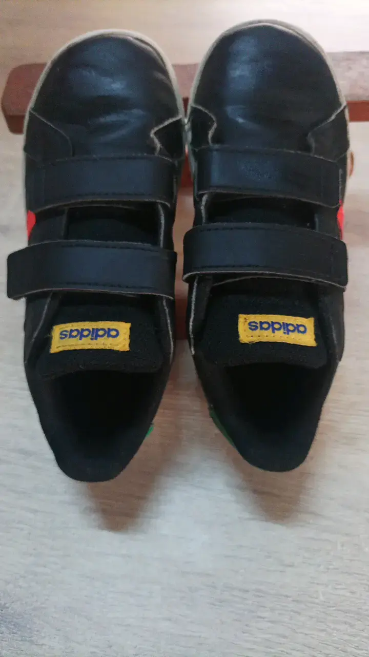 Zapatillas Adidas negras con tiras de velcro - 6