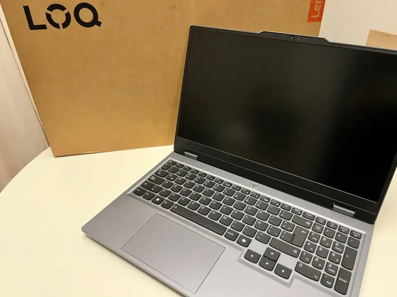 Laptop Lenovo LOQ con NVIDIA GeForce RTX 4050 - 1