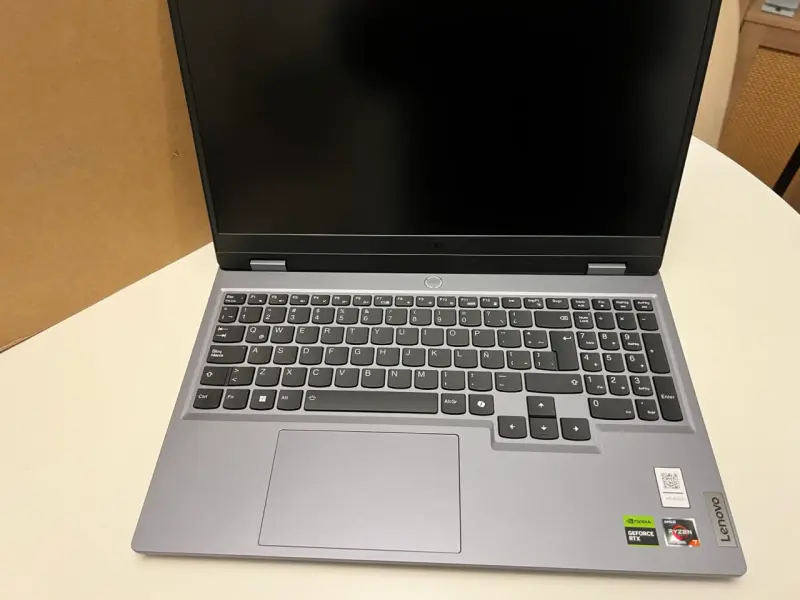 Laptop Lenovo LOQ con NVIDIA GeForce RTX 4050 - 2