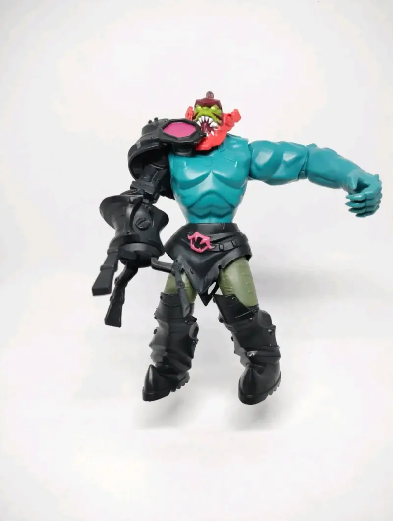 Figura de acción vintage de guerrero monstruo - 1