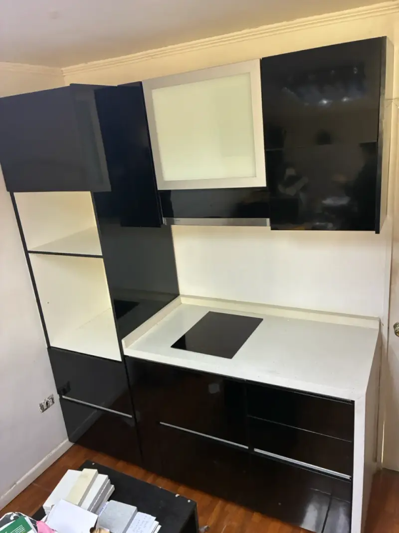 Muebles de cocina con cubierta con campana y coci - 2