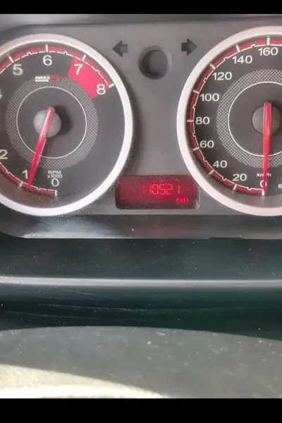 Auto MG rojo en buen estado - miniatura 4