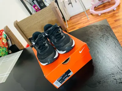 Zapatillas Nike Revolution 6 negras para niño - miniatura 2