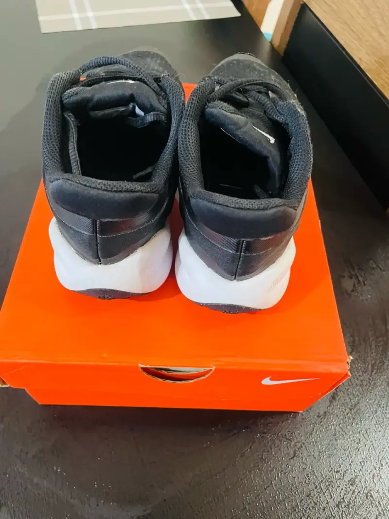 Zapatillas Nike Revolution 6 negras para niño - 4