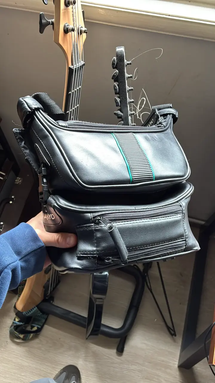 Bolso bandolera negro Sanyo con compartimentos