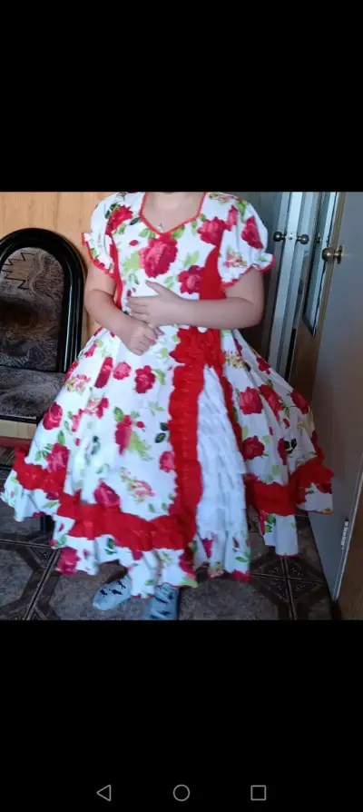 Vestido folclórico infantil con estampado floral - miniatura 2