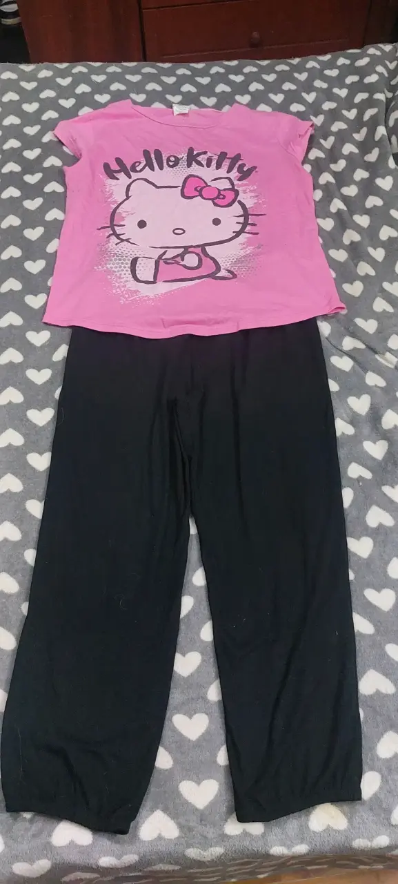 Conjunto Hello Kitty pijama Talla M - 1