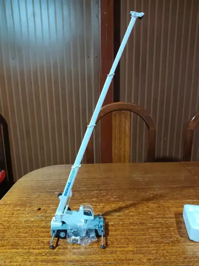 Grúa de Juguete Demag AC 25S en Miniatura - miniatura 1