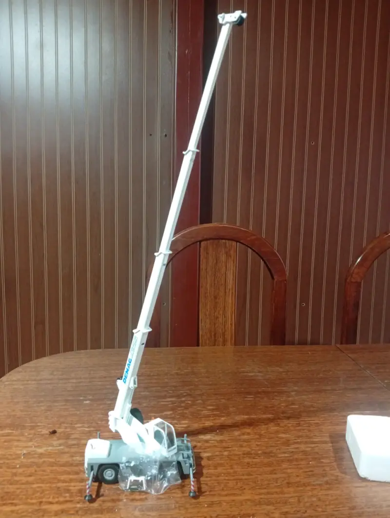 Grúa de Juguete Demag AC 25S en Miniatura - 2