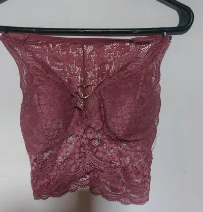 Top de encaje burdeos con detalle de corazón - miniatura 1