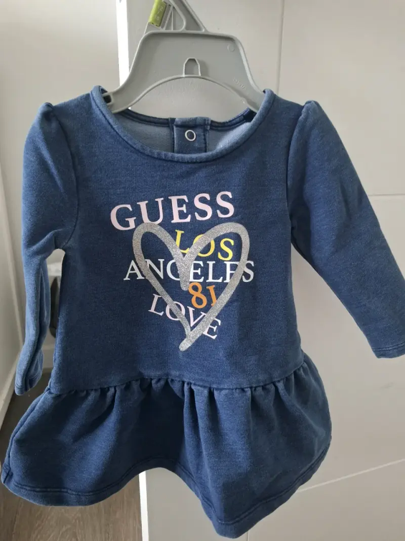 Vestido de bebé Guess azul con diseño de corazón - 3