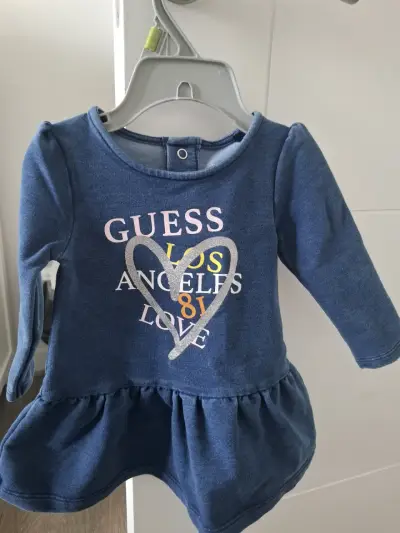 Vestido de bebé Guess azul con diseño de corazón - miniatura 4