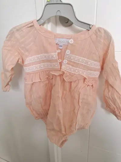 Vestido de bebé RZ by Rachel Zoe rosa con encaje - miniatura 4