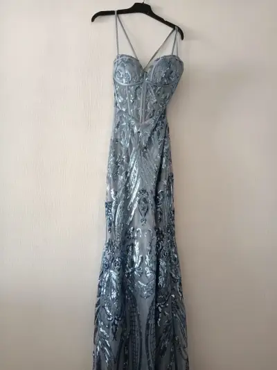 Vestido de noche largo azul con lentejuelas - miniatura 1