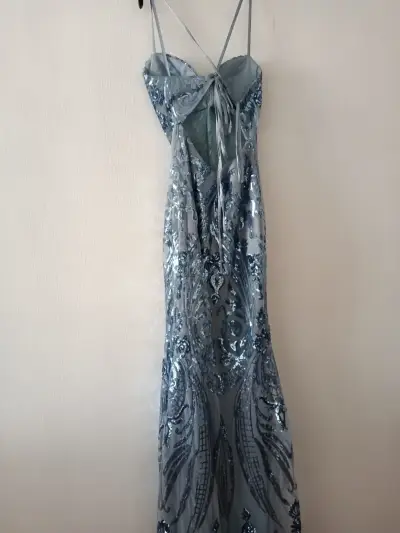 Vestido de noche largo azul con lentejuelas - miniatura 3
