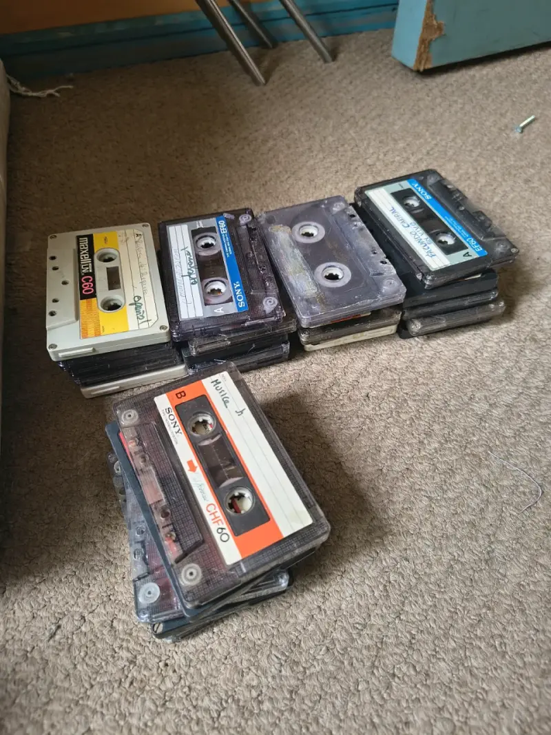 Lote de 25 Cassettes de Audio Variados - 4