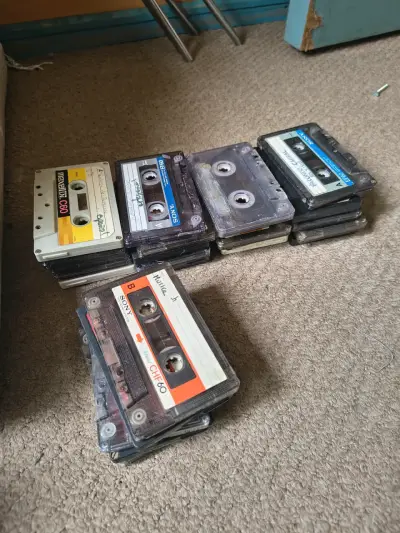 Lote de 25 Cassettes de Audio Variados - miniatura 4