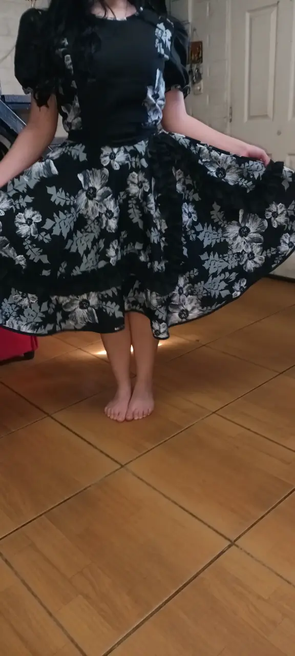 Vestido floral negro para niña - 1