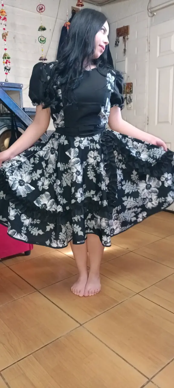 Vestido floral negro para niña - 2