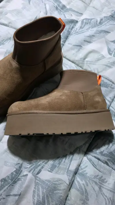 Botines de gamuza marrón UGG con plataforma - miniatura 2