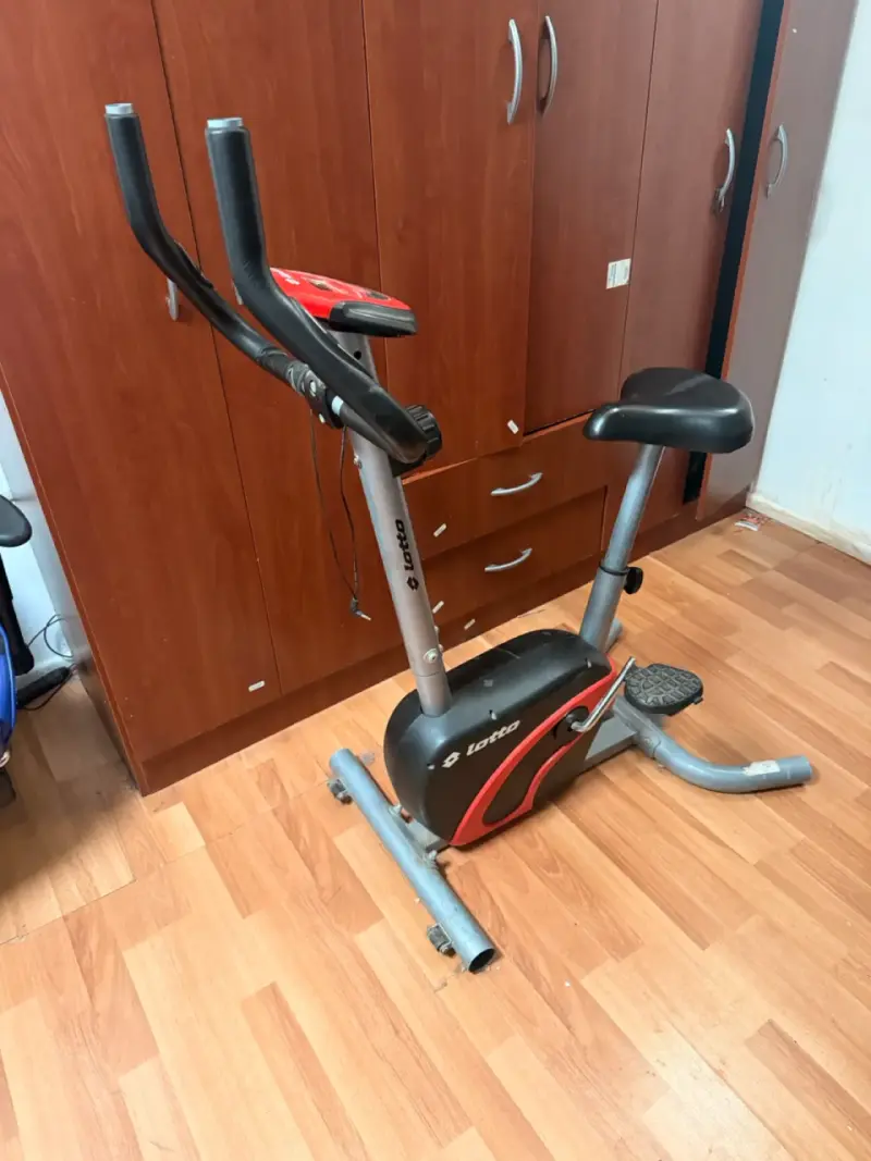 Bicicleta estática Lotto para ejercicio en casa
