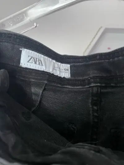 Jeans negros de mujer Zara talla 8 - miniatura 2