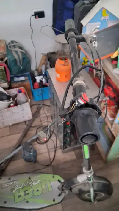 Scooter eléctrico Uber Scoot 350W usado - miniatura 1
