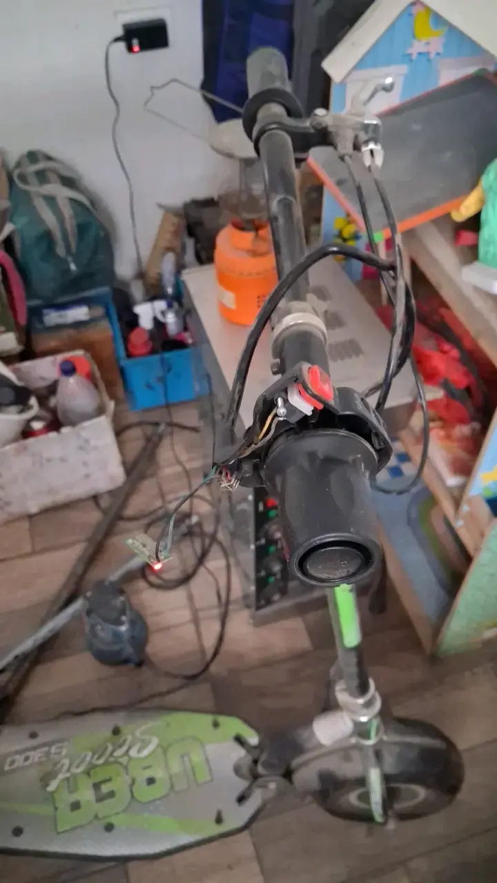 Scooter eléctrico Uber Scoot 350W usado - 2