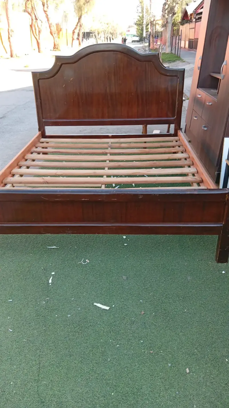 Cama de Madera Matrimonial Clásica - 2