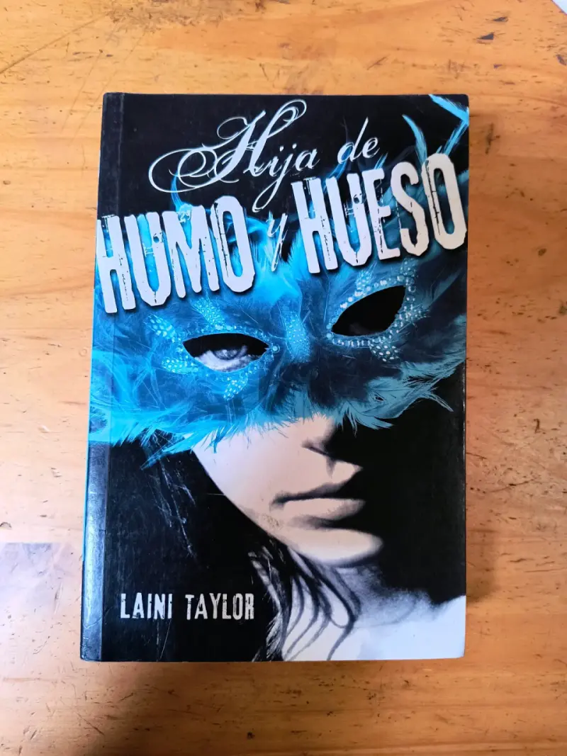 Libro 'Hija de Humo y Hueso' de Laini Taylor - 1