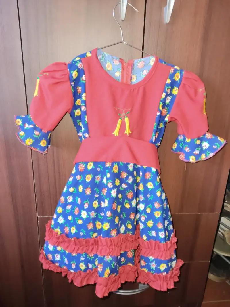 Vestido de niña con diseño floral y chaqueta azul - 3