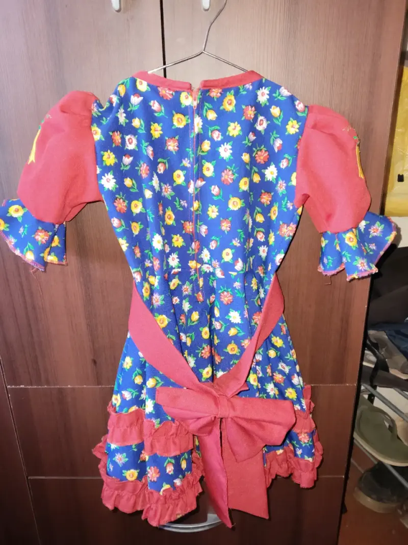 Vestido de niña con diseño floral y chaqueta azul - 4