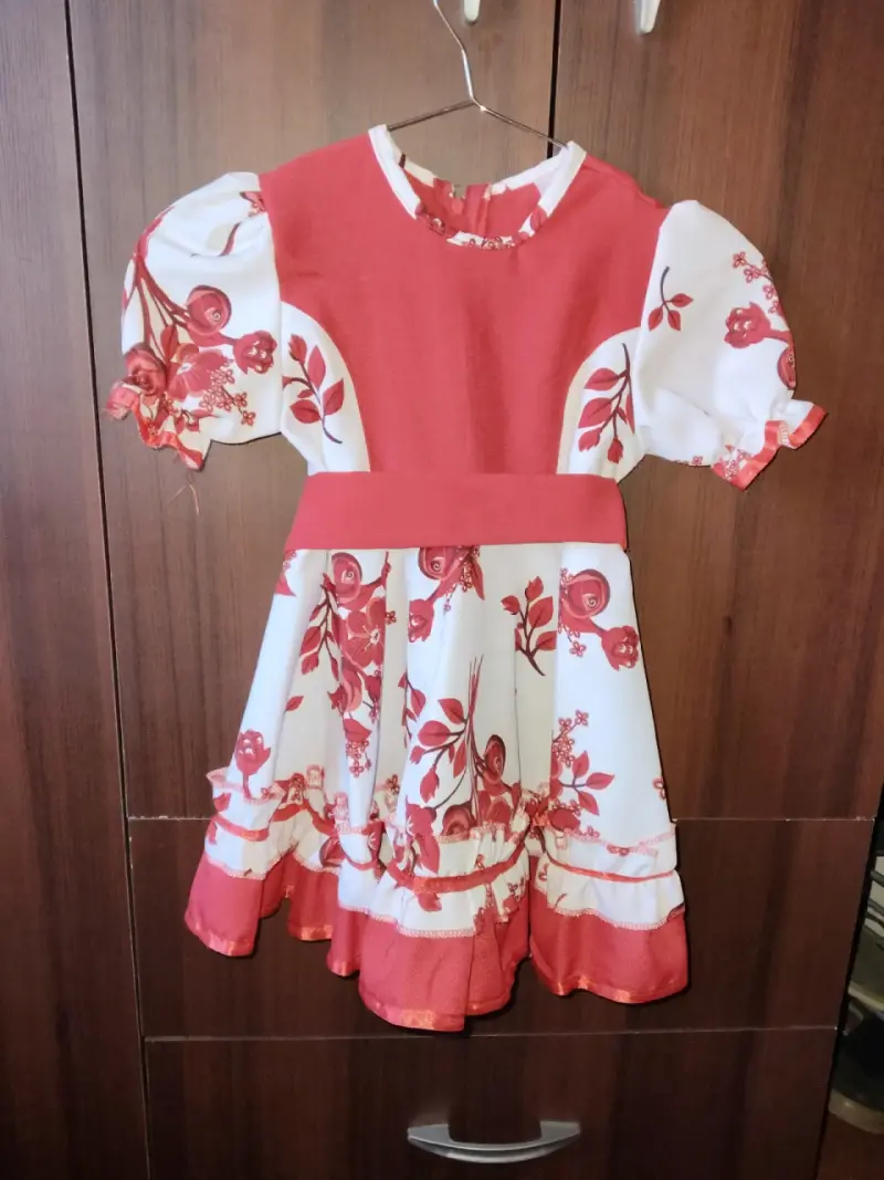 Vestido de niña con diseño floral y chaqueta azul - 5