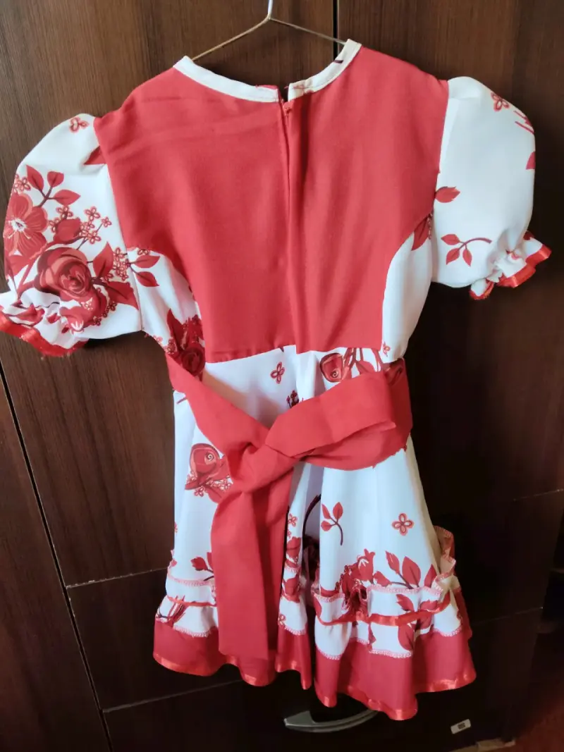 Vestido de niña con diseño floral y chaqueta azul - 6