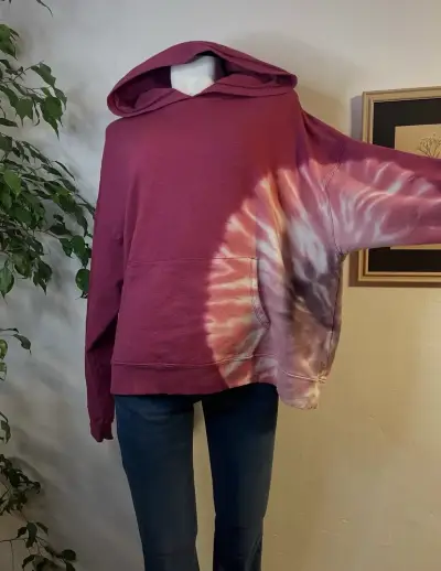 Polerón con capucha tie-dye burdeos - miniatura 1