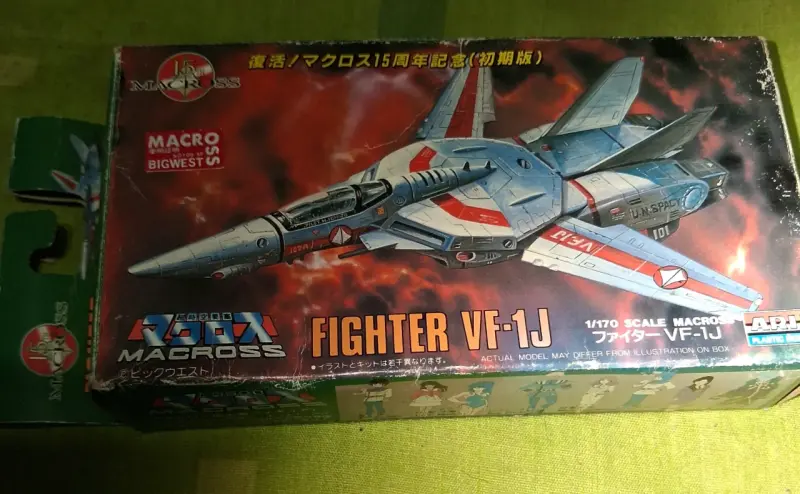 Modelo a Escala Macross Fighter VF-1J - 1