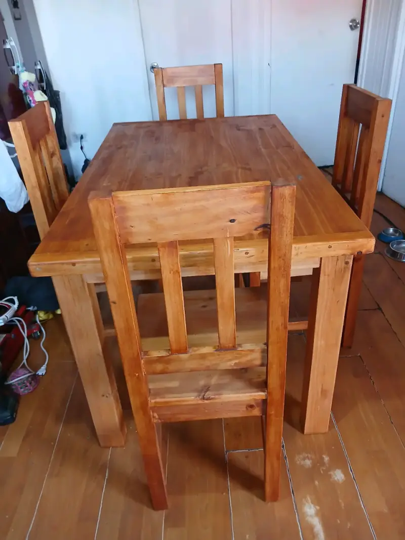 Juego de comedor de madera con 4 sillas - 1