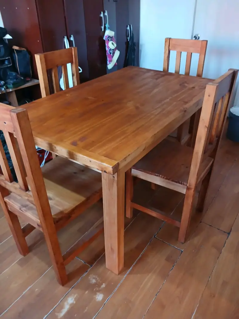 Juego de comedor de madera con 4 sillas - 2