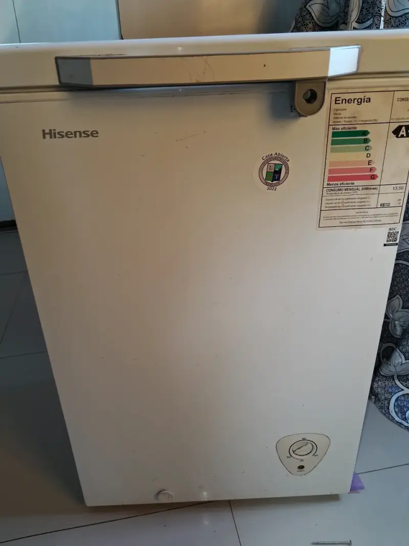 Congelador Hisense compacto modelo FC-12DD - 1