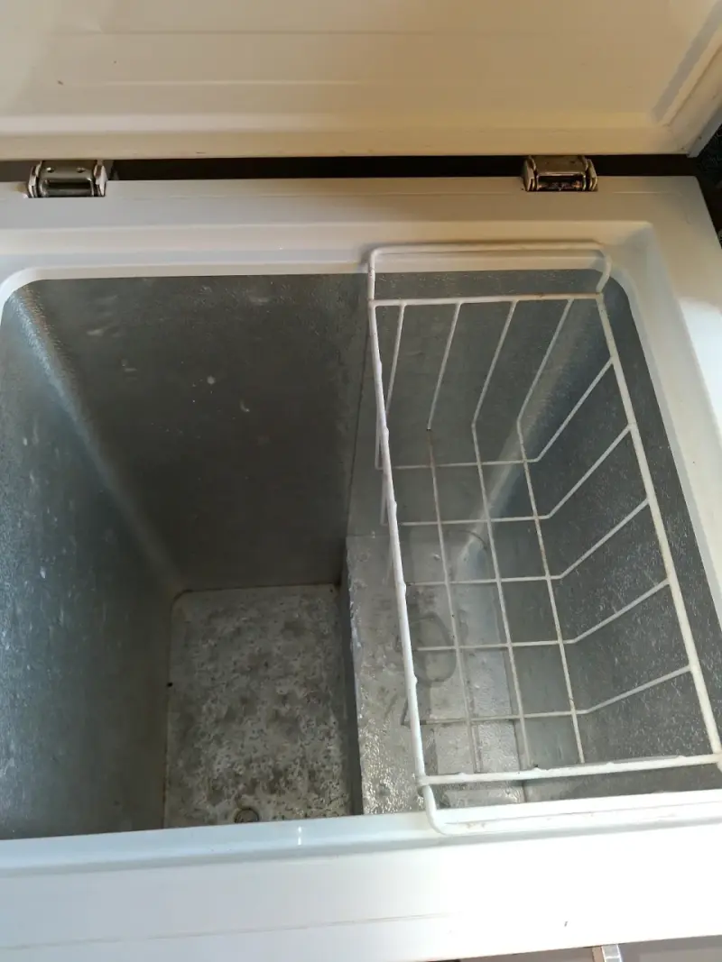 Congelador Hisense compacto modelo FC-12DD - 2