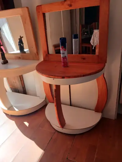 Conjunto de tocadores de madera con espejo - miniatura 1