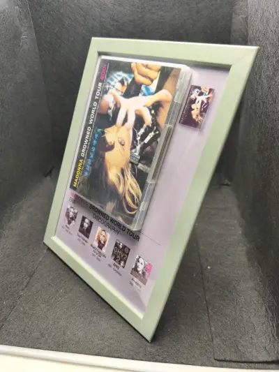 Cuadro con CD Madonna Drowned World Tour 2001 - miniatura 3
