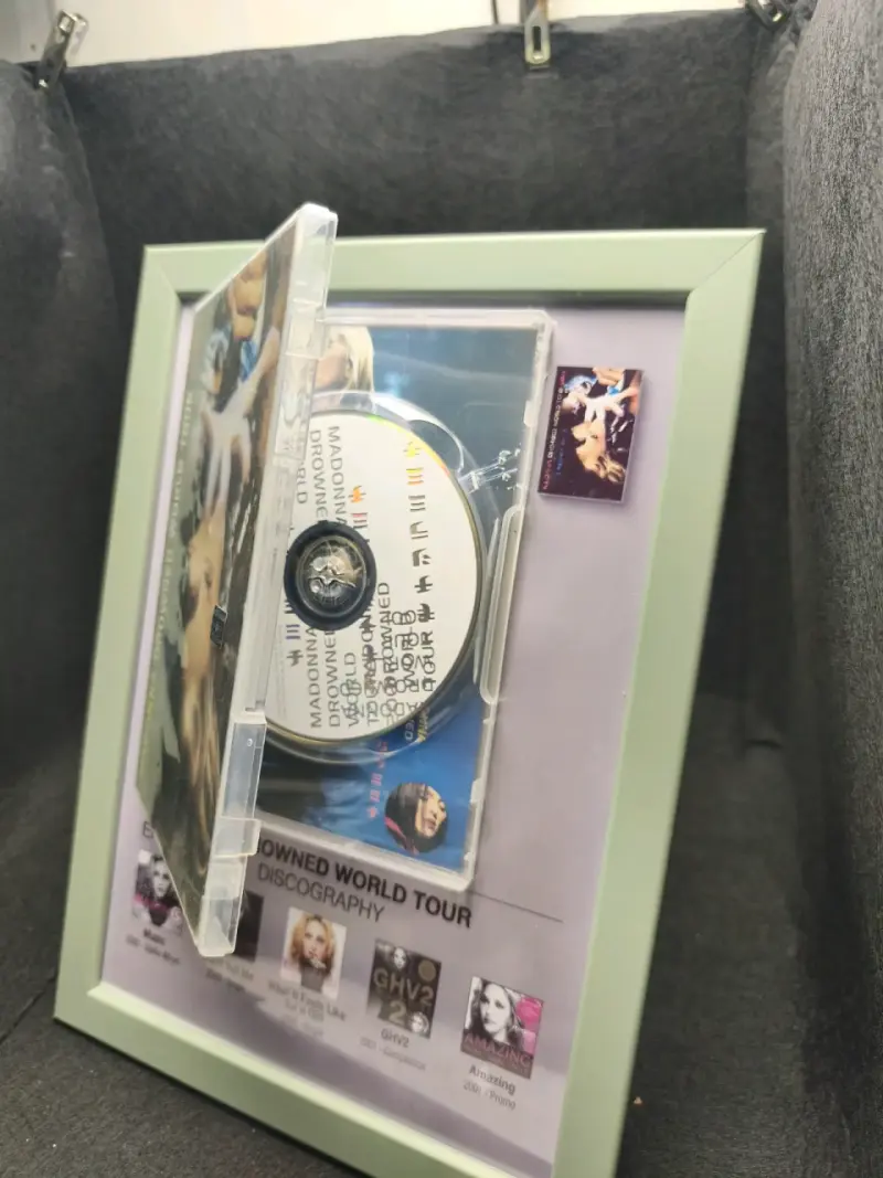 Cuadro con CD Madonna Drowned World Tour 2001 - 4