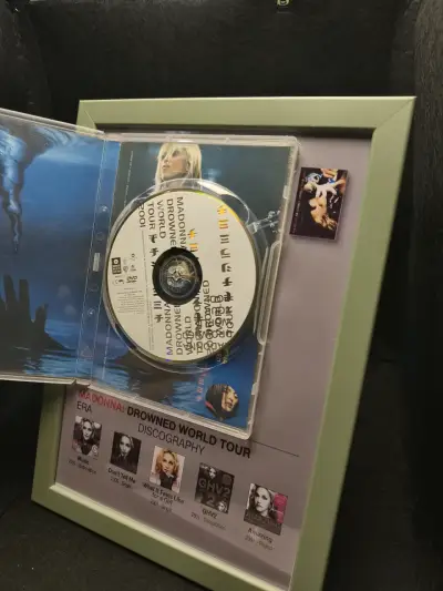 Cuadro con CD Madonna Drowned World Tour 2001 - miniatura 5
