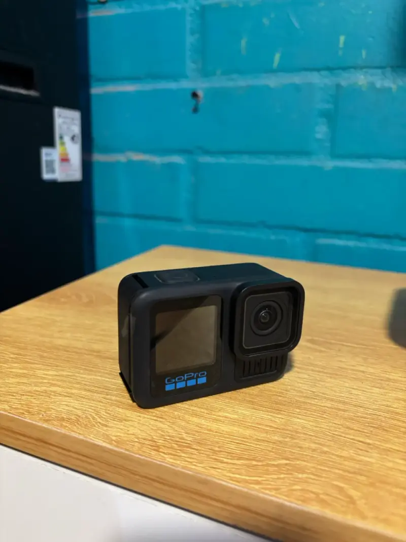 Cámara de acción GoPro Hero 13 Black con accesorios - 1