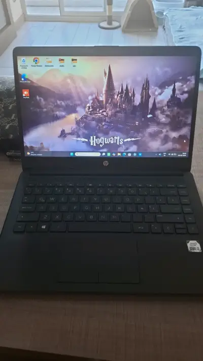 Notebook HP con cargador y funda - miniatura 3
