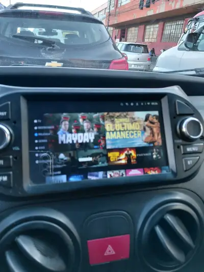 Pantalla multimedia para auto con aplicaciones - miniatura 1